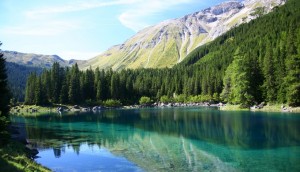 mountain_lake_in_tyrol_austria